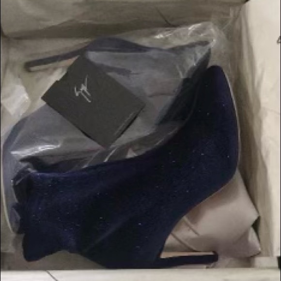 *BRAND NEW*GIUSEPPE ZANOTTI BIMBA VELVET BLUE ANKLE BOOTS*RARE* - Picture 2 of 7